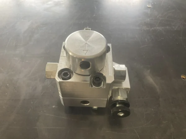 Winch Control Valve  AT33825