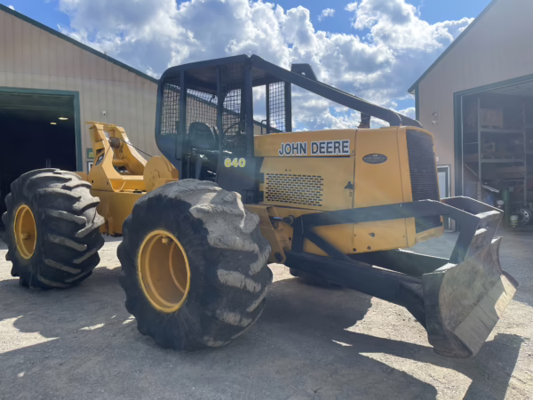 1983 John Deere 640 Log Skidder - Image 3
